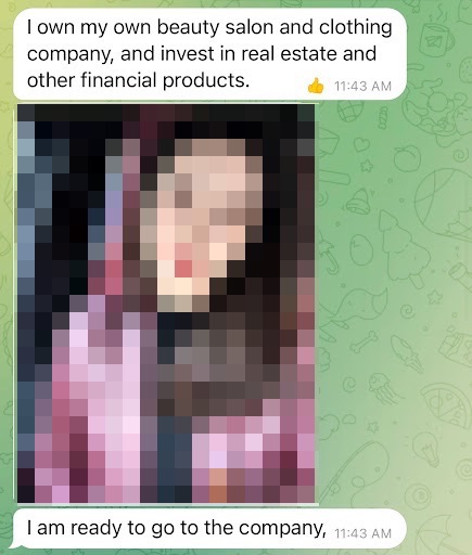 豚殺し屋が送ってきた Telegram のメッセージ。正規のようにみせかけた仕事について話し、同時に投資の経験を自慢している。